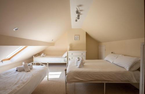 St Brides House | Heddwch - Beach House in Heart of Broad Haven for 14