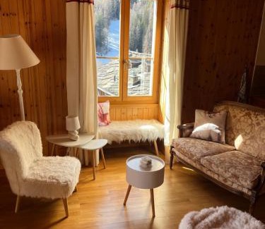 Evolene Apartment | Heida, studio ensoleillé au village avec magnifique vue sur la Dent-Blanche