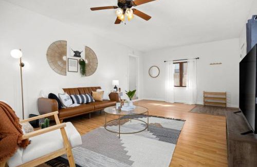 Peoria Heights House | Heights Records - a trendy 2BD