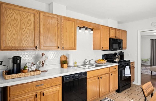 Peoria Heights House | Heights Records - a trendy 2BD