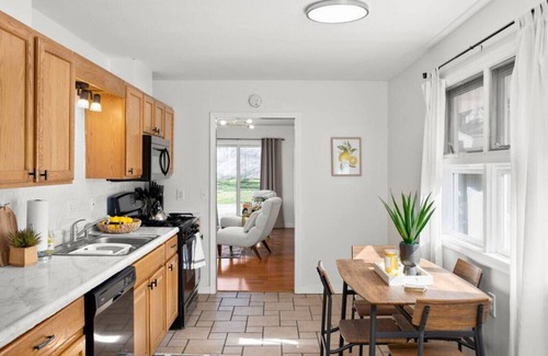 Peoria Heights House | Heights Records - a trendy 2BD
