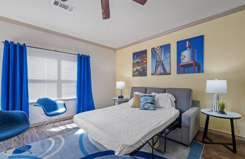 Downtown Oklahoma City Apartment | HEIRS VENTURES: Midtown . Near Hospitals . Pets OK* . W/D . 55” TV