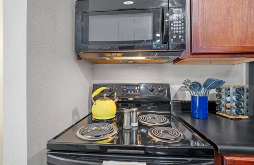 Downtown Oklahoma City Apartment | HEIRS VENTURES: Midtown . Near Hospitals . Pets OK* . W/D . 55” TV