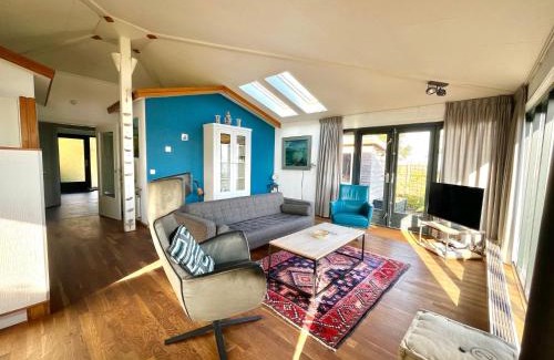 Anjum House | "Heleen" 6 pers, Lauwersmeer waterfront, full equipped and modern