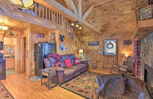 Helen House | Helen Cabin with Deck and Hot Tub Less Than half Mi to Main St