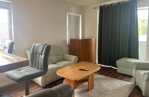 Itzehoe Apartment | Helle Ferienwohnung mit Balkon
