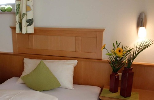 Safferstetten Apartment | Helles Appartement mit möbliertem Balkon, ein besonders schönes Fleckchen Erde