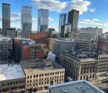 Downtown Montreal Apartment | Hello,CRESCENT