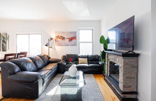 Hochelaga Apartment | Hello Montréal For 8