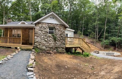 Mount Hope Cottage | Hello Small Stone