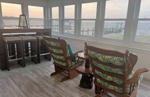 Colington House | HELLO SUNSHINE.THE CURRITUCK SOUND AWAITS YOU