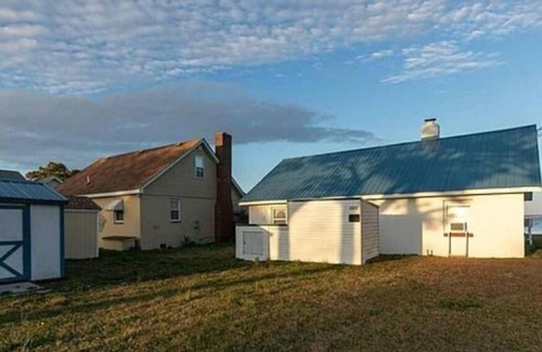Colington House | HELLO SUNSHINE.THE CURRITUCK SOUND AWAITS YOU