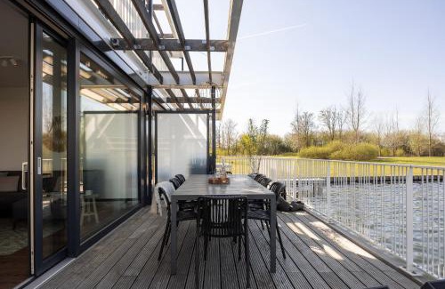 Oranjeplaat Villa | Hello Zeeland - Water Villa's Veerse Wende