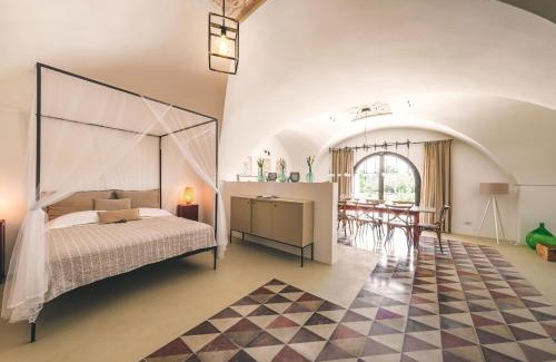 Cisternino Villa | HelloAPULIA - Masseria Minetta - Infinity Saltwater Pool & Scenic View