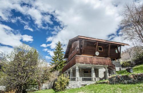 Valtournenche Apartment | HelloChalet - Chalet Seventy One - Larger Family Ski Chalet in the center