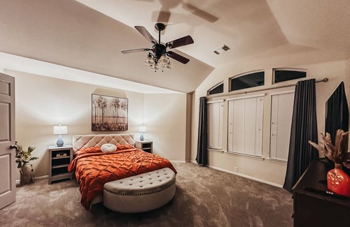 Helotes House | Helotes House welcomes you! Come to a spacious home in the suburbs of the city.