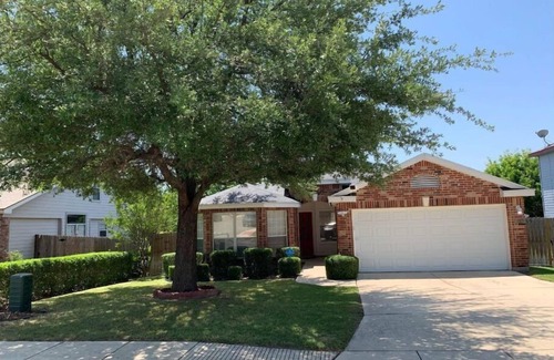 San Antonio House | Helotes Pool House Perfect for Entertaining