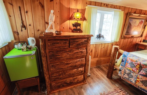 Cody Cabin | Hemingways cozy rustic cabin 5 min. from Cody