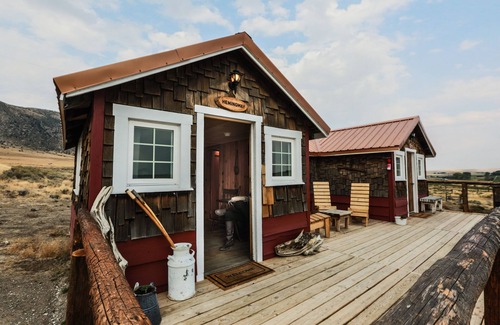 Cody Cabin | Hemingways cozy rustic cabin 5 min. from Cody