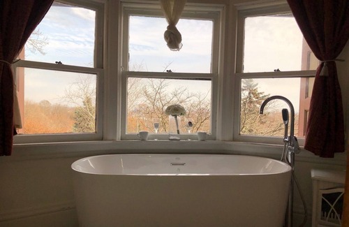West Main HIll Bed & Breakfast | Henderson Castle