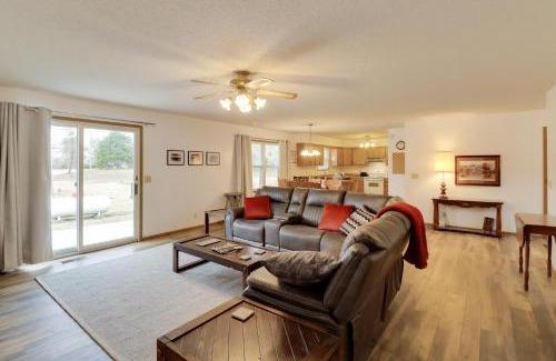 Henderson House | Henderson Home with Patio 1 Mi to Norfork Lake