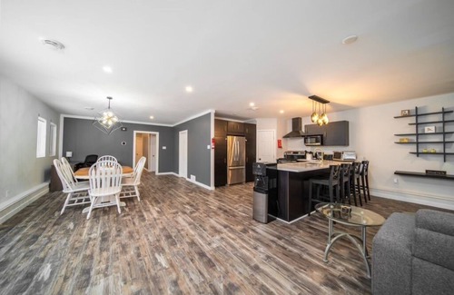Gonor Station House | Henderson Homestead on 3 acres - 3 Bed Pet Friendly East St Paul Sleeps 6-10!