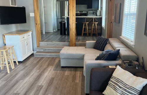 Sunrise Beach House | Hendrix Haven House/Sleeps 10/LOTOVIBES/On water/Sunrise Beach/10 MM