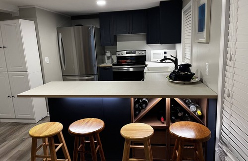 Sunrise Beach House | Hendrix Haven House/Sleeps 10/LOTOVIBES/On water/Sunrise Beach/10 MM