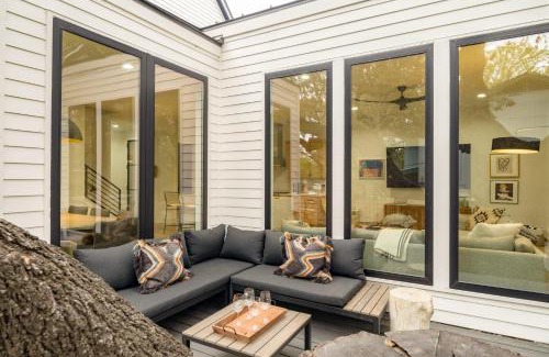 Bouldin House | Henley by AvantStay Plunge Pool Incredible Patio Guest House