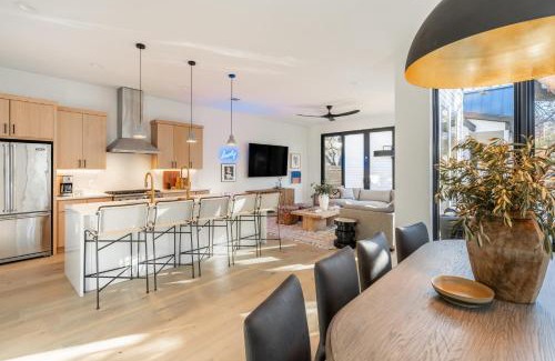 Bouldin House | Henley by AvantStay Plunge Pool Incredible Patio Guest House