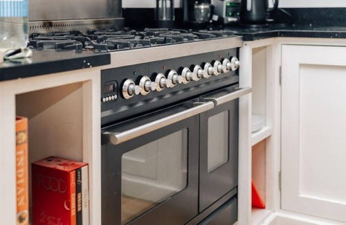 Henley Apartment | Henley Gardens - From 200 Per Night