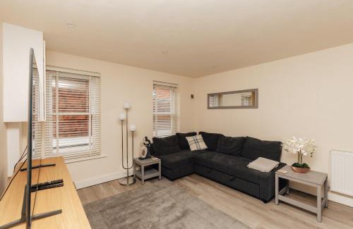 Henley Apartment | Henley town centre with parking