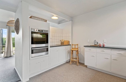 Taupo House | Henry's Bach with Wi-Fi