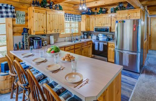 Island Park House | Henrys Cast by KABINO Hot Tub Large Driveway PS4 Dog Friendly Fire Pit Fireplace