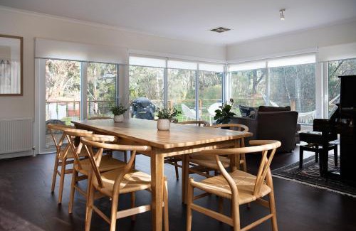 Hepburn Springs House | Hepburn Springs Retreat- stylish & light-filled