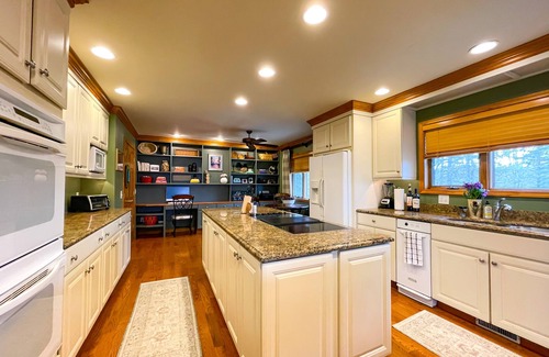Glenville House | Heras Hideaway - Lake Glenville Views