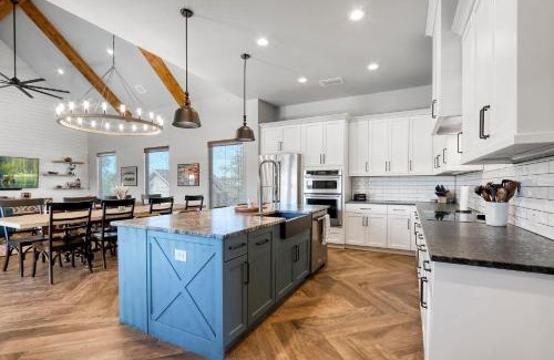 Canyon Lake House | Here Comes the Sun