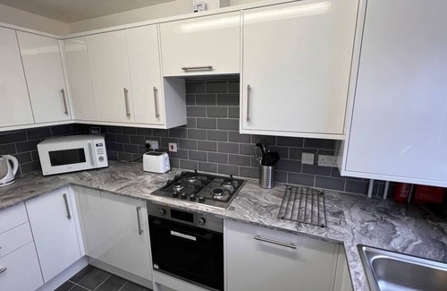Hereford House | HEREFORD – Kestrel House: 4-Bed Home North of City, Parking for 2, Sleeps 7