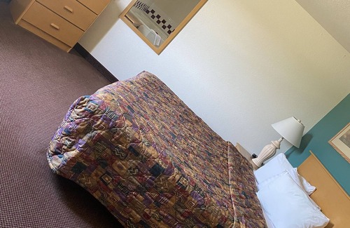 Herington Hotel | Herington Inn & Suites