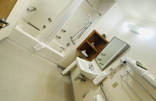 Herington Hotel | Herington Inn & Suites