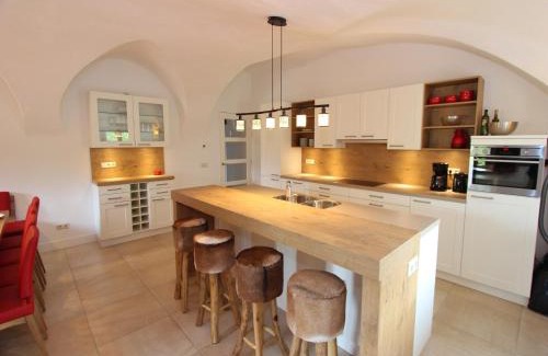 Niedernsill House | Heritage Chalet in Niedernsill near Ski Area