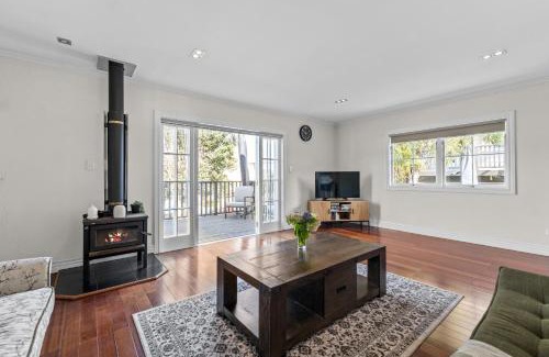 New Plymouth House | Heritage Charm - New Plymouth Holiday Home