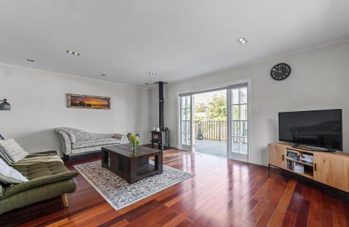 New Plymouth House | Heritage Charm - New Plymouth Holiday Home