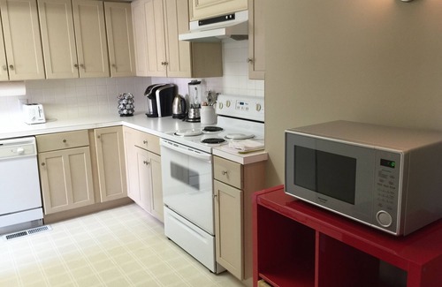 Mesta Park House | Heritage Hills Guesthouse Flat: Walk to Everywhere MidTown/Downtown