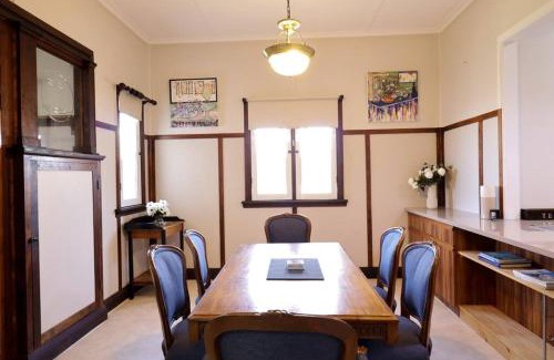 Tenterfield House | Heritage Home with BBQ & Outdoor Fire Pit