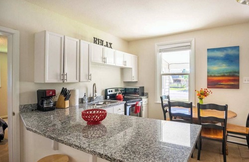 Heber House | Heritage House -Great Location, Skiing, Walk to Restaurants, Sports Fields, Train. Large rooms