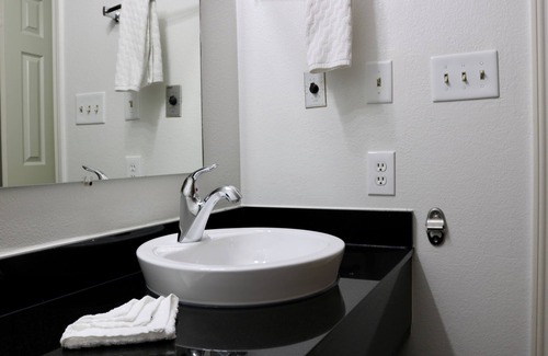 El Dorado Hotel | Heritage Inn & Suites