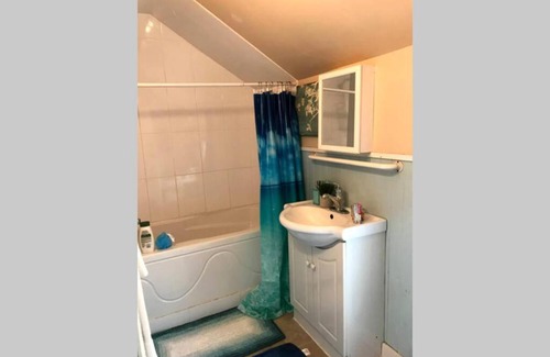 New Westminster House | Heritage look 3 BR w/2 BA house w/Backyard & Deck