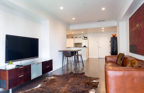 Auckland Central Business District Apartment | Heritage luxury and viaduct vibe