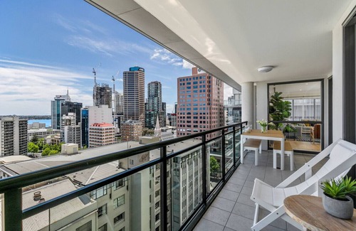 Auckland Central Business District Apartment | Heritage Penthouse with Rooftop Pool & Balcony
